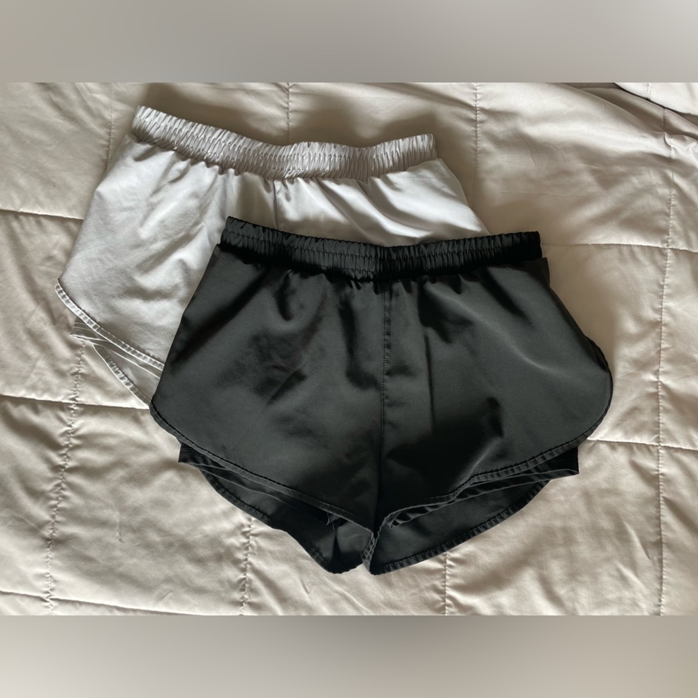 2 n 1 Tulip Hem Sport Shorts